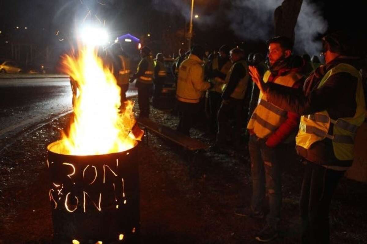 Photo de l'événement Veillées Nuit Gilets Jaunes 24 et 31 décembre ! à Rond point de l'avion - RN10 - Parçay-Meslay