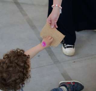 Illustration dis, pourquoi ? visite en famille (2-4 ans)