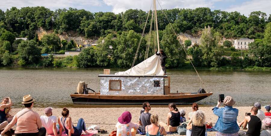 Photo de l'événement [Le Son Des Voiles, Festival Musical Flottant] Concert Flottant 👉  Bjorn Gottschall Pianiste itinérant / 3 juillet 2025 à 19h à Guinguette de Tours, au pied du pont wilson devant chez Dupont