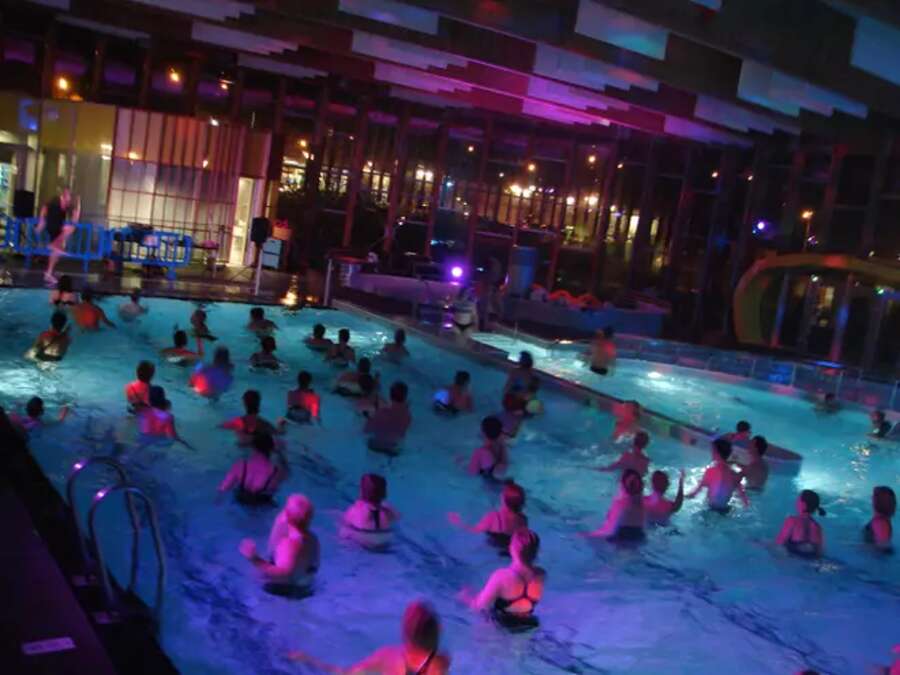 Photo de l'événement Séance à thème | Soirée Aquanight à Piscine municipale Mortier