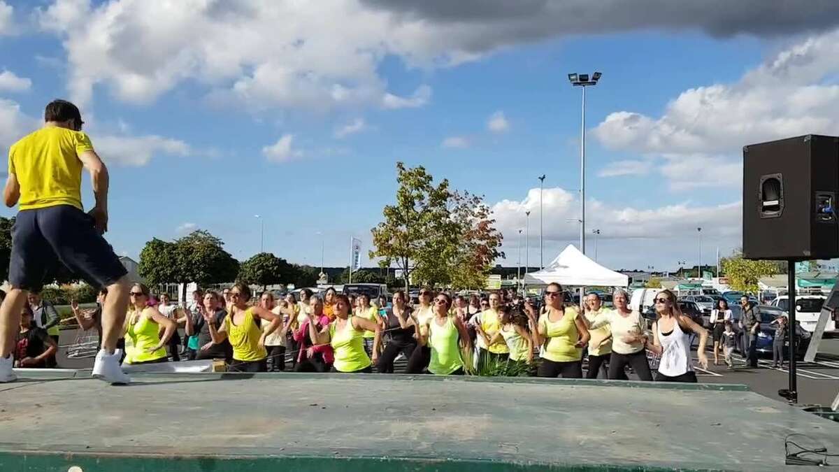 Photo de l'événement ZUMBA de L'APE de Saint Nicolas de Bourgueil à salle des fêtes
