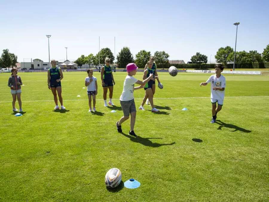 Photo de l'événement Stages Sports et Vacances – Automne 2026 à école Paul Fort (88 rue des Douets) – Gymnase du Hallebardier (allée Yvon Gilbert)