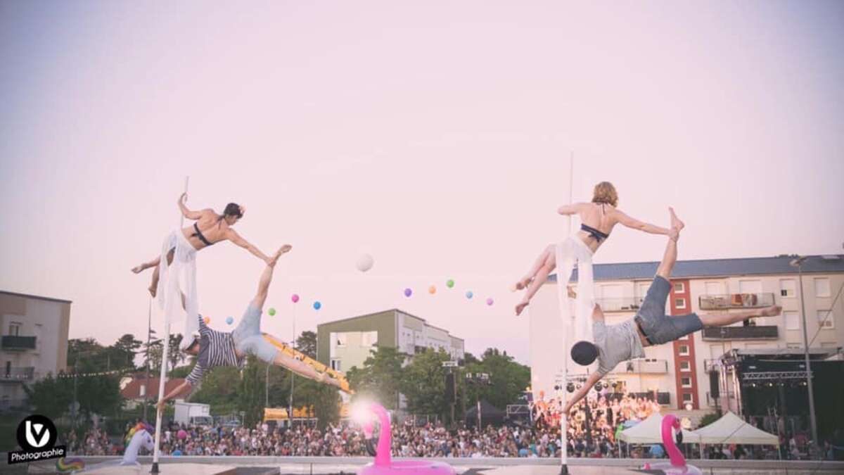 Photo de l'événement Spectacle de Pole Dance by Polemic Studio à Port-Avertin Guinguette de Saint-Avertin