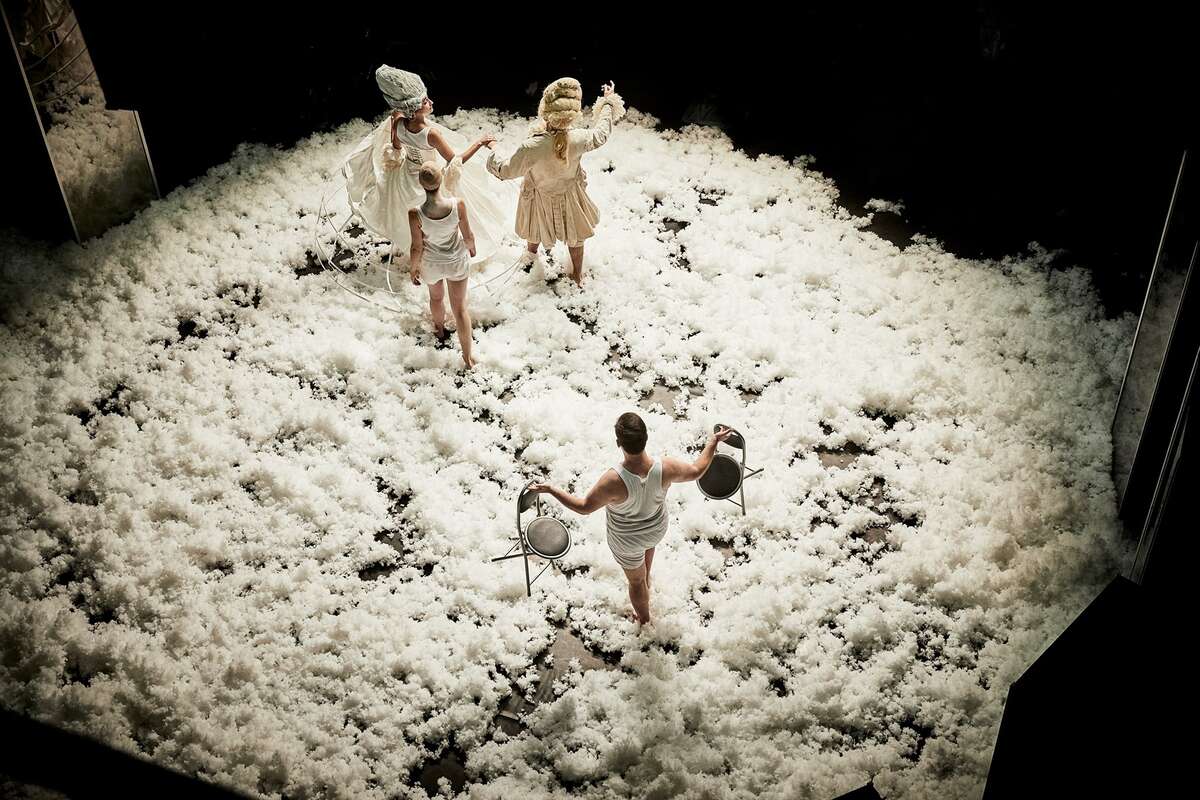 Photo de l'événement L'île des esclaves / Mise en scène Jacques Vincey à Théâtre Olympia, cdn de Tours