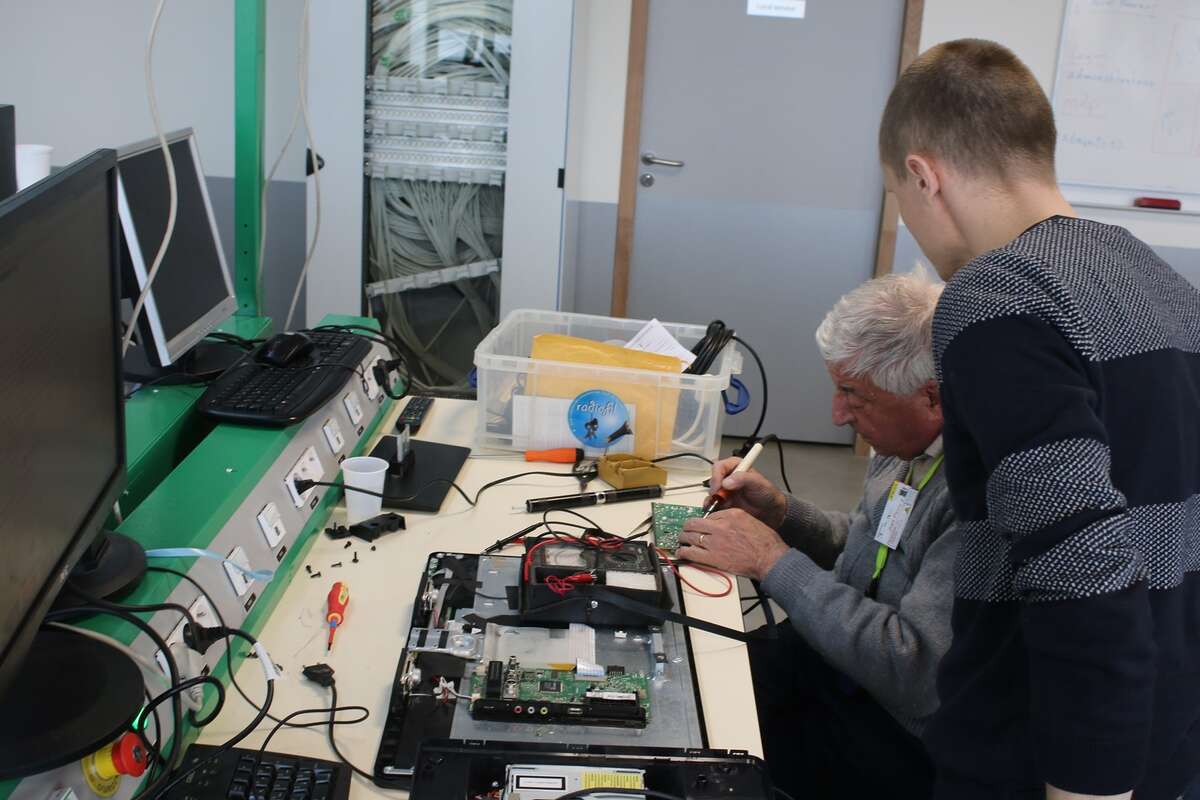 Photo de l'événement Repair Café exceptionnel au Lycée Henri Becquerel à Lycée Henri Becquerel