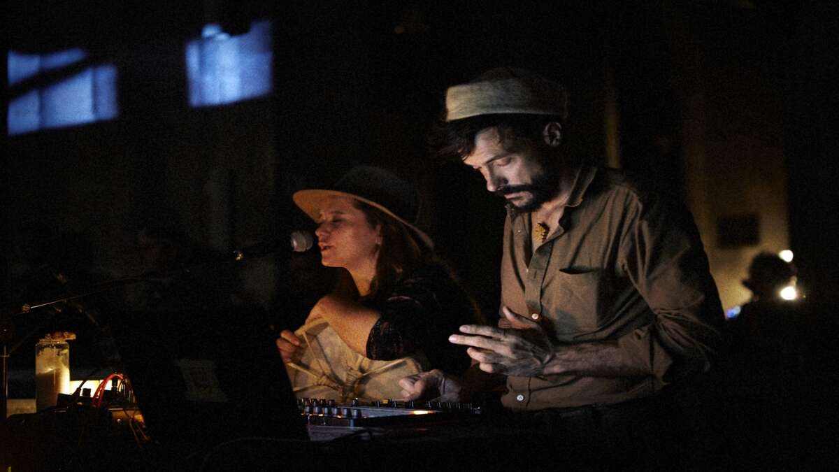 Illustration ‘PETITES PLANÈTES’ LIVE CINEMA / PRISCILLA TELMON & VINCENT MOON